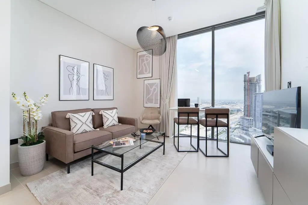 Intimate Apartment With Scenic View Of Dubai Creek
