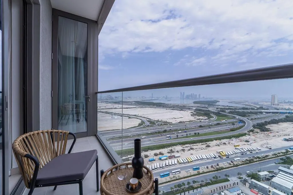 Intimate Apartment With Scenic View Of Dubai Creek