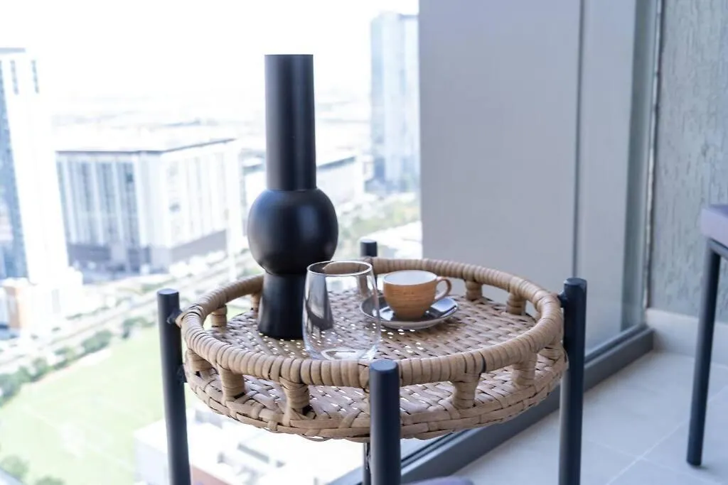 Intimate Apartment With Scenic View Of Dubai Creek