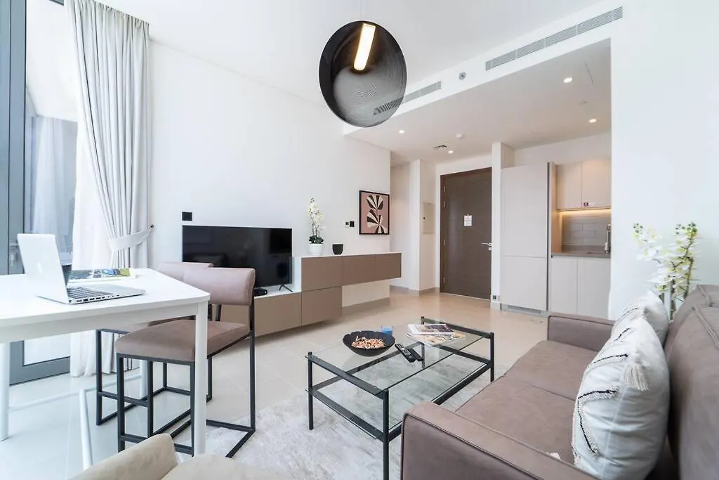 Intimate Apartment With Scenic View Of Dubai Creek