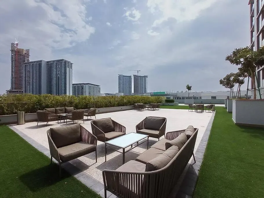 Intimate Apartment With Scenic View Of Dubai Creek